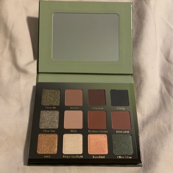 Too faced, Eloise, Violet Voss, and Iconic London bundle 😍👄 - Picture 4 of 5